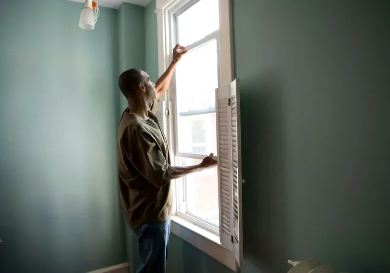 Installer fitting a replacement window